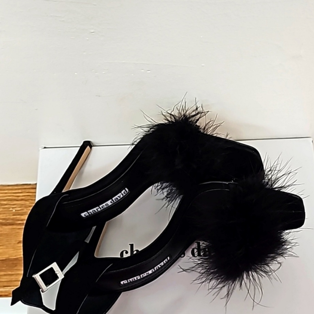 CHARLES DAVID ESQUIRE FEATHER ANKLE STRAP SANDALS SUEDE. - Picture 5 of 6